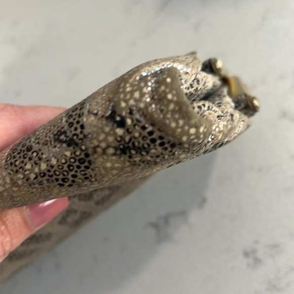 HOBO Lauren Cheetah Shimmer print - Picture 5 of 12